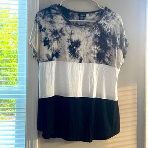 Rue 21 comfy tee shirt, large, black and white